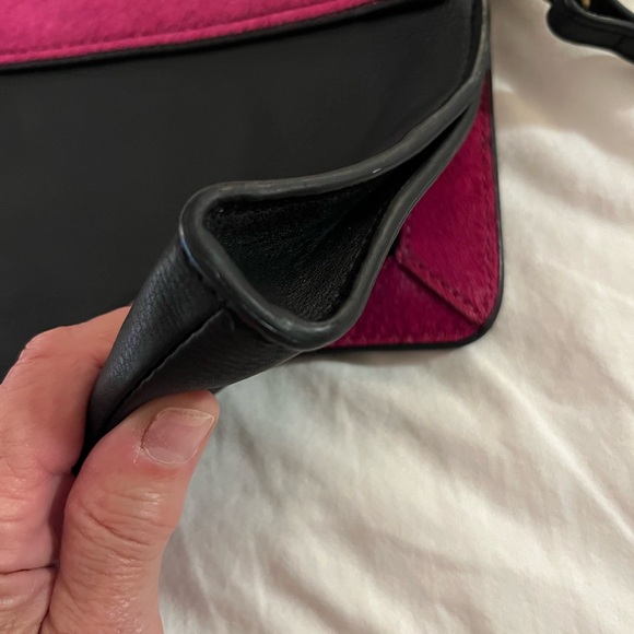 Ladies DDP leather shoulder bag with strap black and pink - Picture 12 of 15